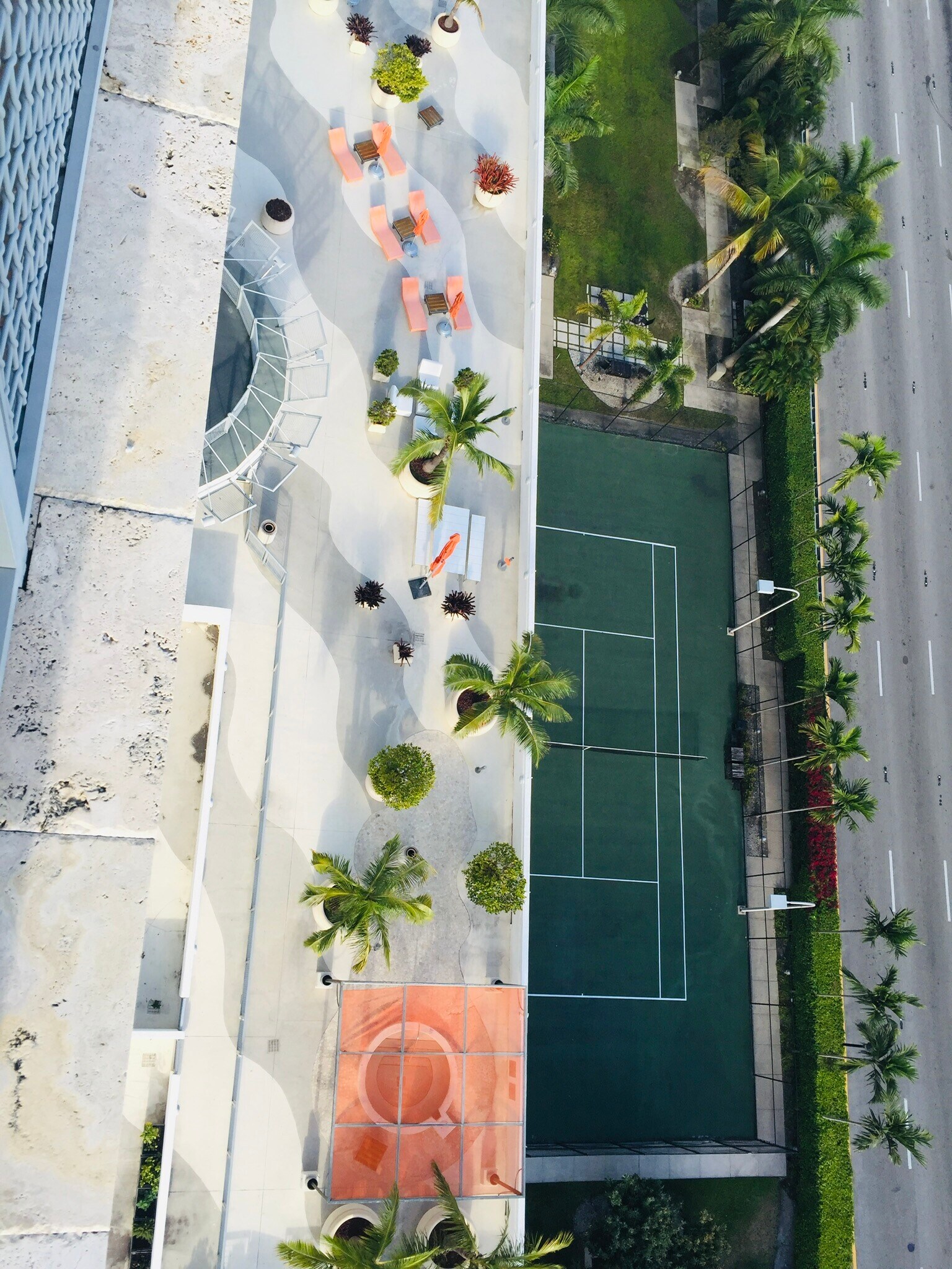 TENIS COURTYARD - 10 South River Drive