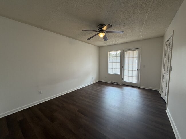 Building Photo - 112 Kimeran Ln