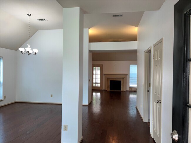 Building Photo - 3215 Bluebonnet Meadows Ln