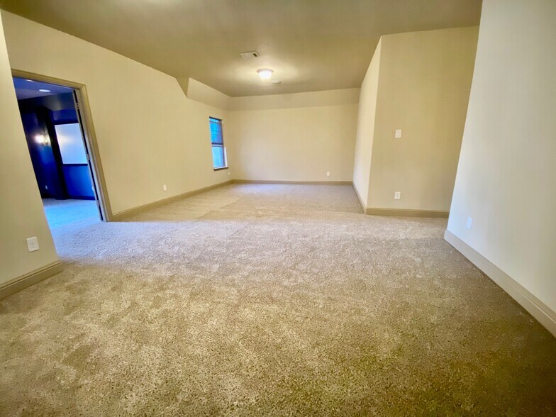 Game Room - 2752 Waters Edge Dr