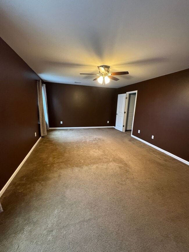 Building Photo - 4 bedroom 2.5 bathroom in Bellevue's Avondale Park neighborhood.  All bedrooms upstairs, open con...