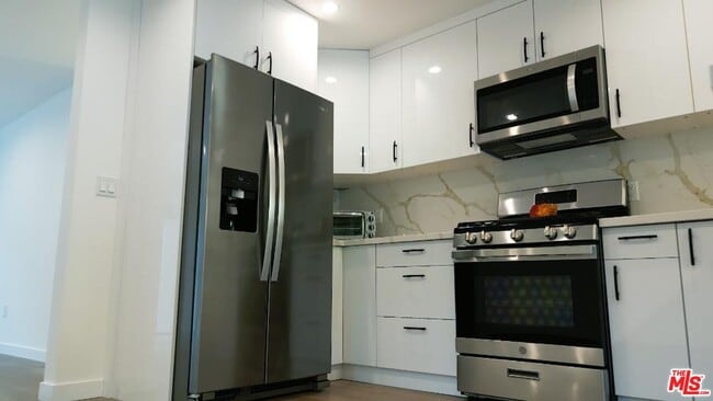 Building Photo - 4522 Mammoth Ave