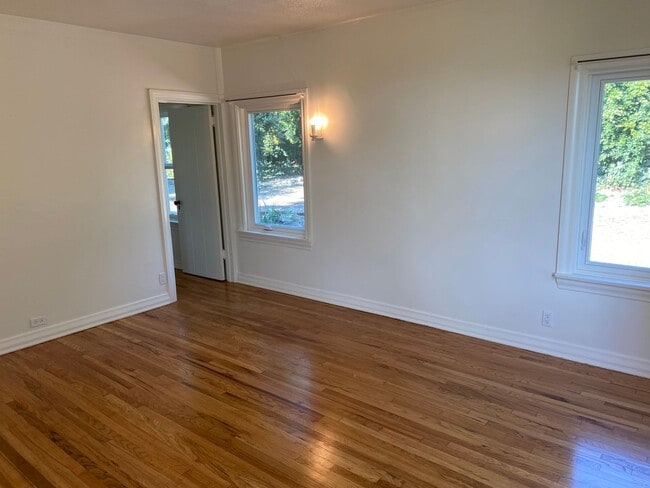 Building Photo - COMING SOON!  Beautiful 3 bedroom 2 bathro...