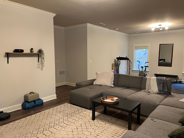 Building Photo - 7955 Magnolia Sq