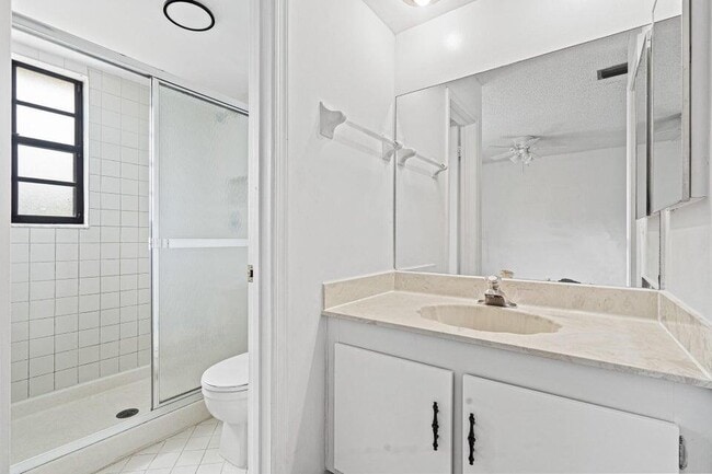 Building Photo - 4151 Oak Terrace Dr