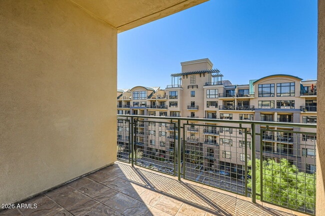 Building Photo - 17 W Vernon Ave