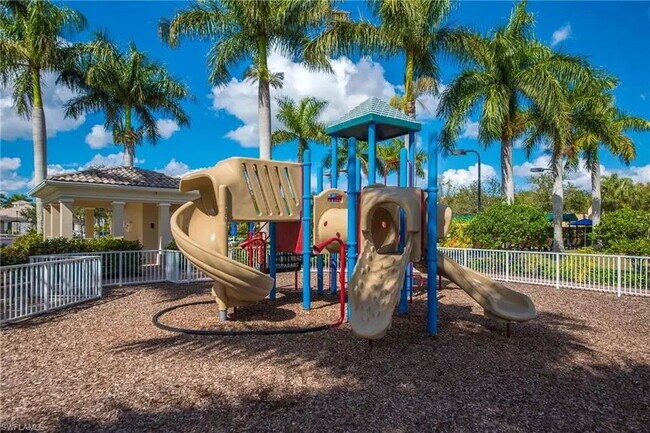 Building Photo - Elegant Furnished 3-Bedroom + Den Pool Hom...