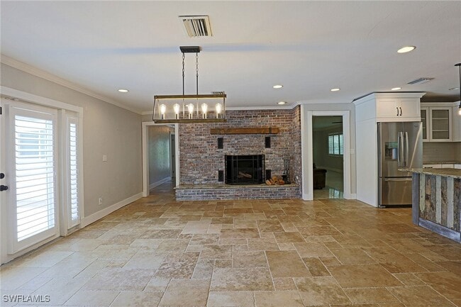 Building Photo - 1352 Shadow Ln