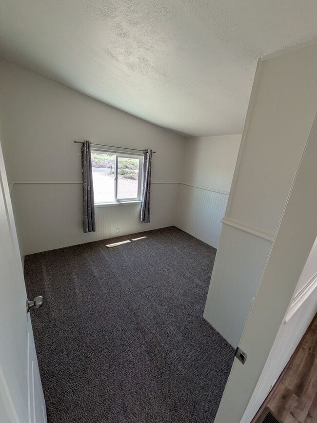 Building Photo - Fallon 3 Bedroom on Large Property