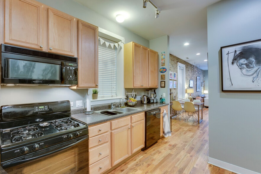 Kitchen - 1804 W Superior St