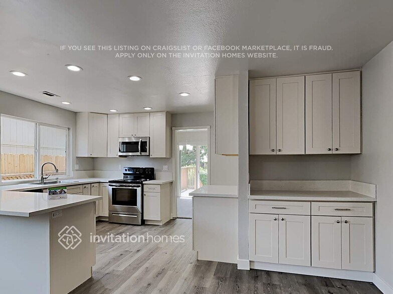 Building Photo - 2701 Hillcrest Dr