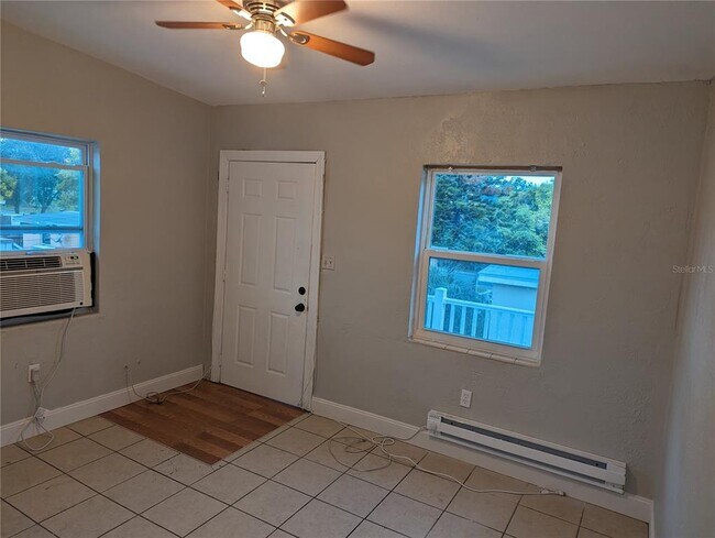 Building Photo - 2000 Queensboro Ave S