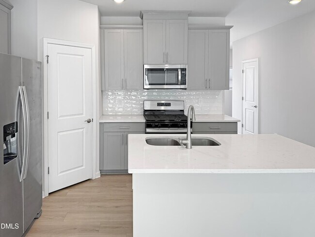 Building Photo - 671 Rolling Flds Dr