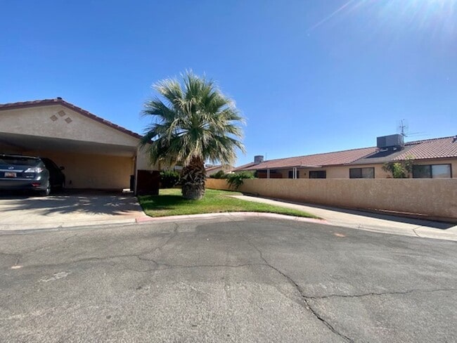Building Photo - REMODELED TOWNHOME FOR RENT!