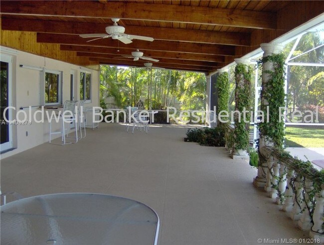 Building Photo - Spectacular Lakefront