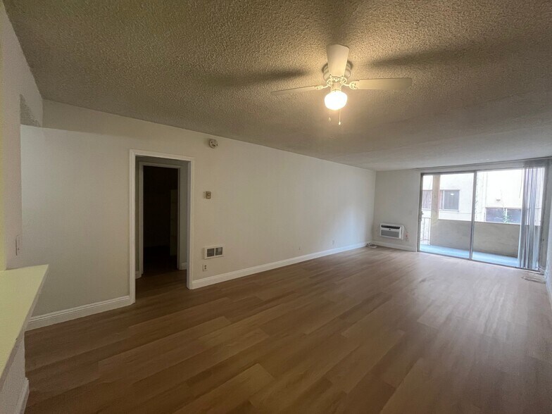 Building Photo - 300 S Gramercy Pl