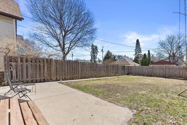 Building Photo - 311 E Rosedale Ave