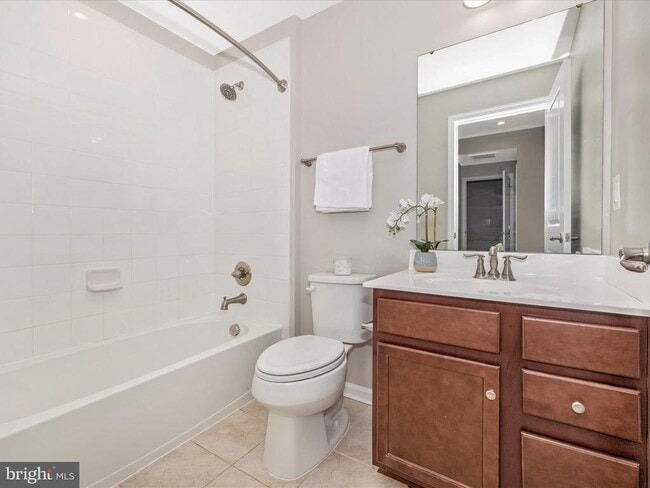 Building Photo - 10020 Beerse St