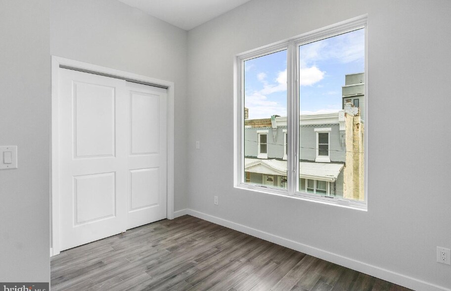 Building Photo - 1510 N Myrtlewood St