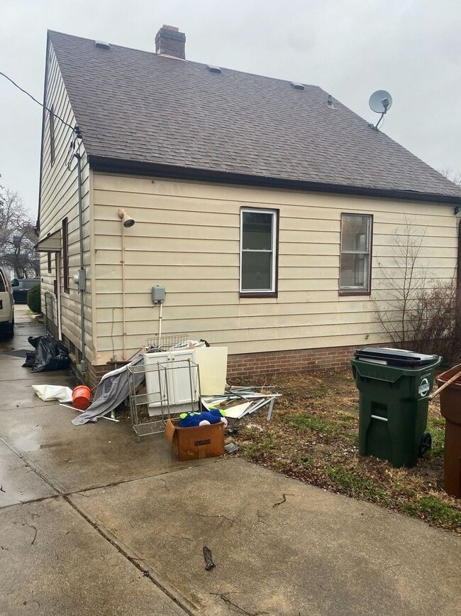 Building Photo - Charming 3-Bedroom Single-Family Home in Quiet Parma Neighborhood