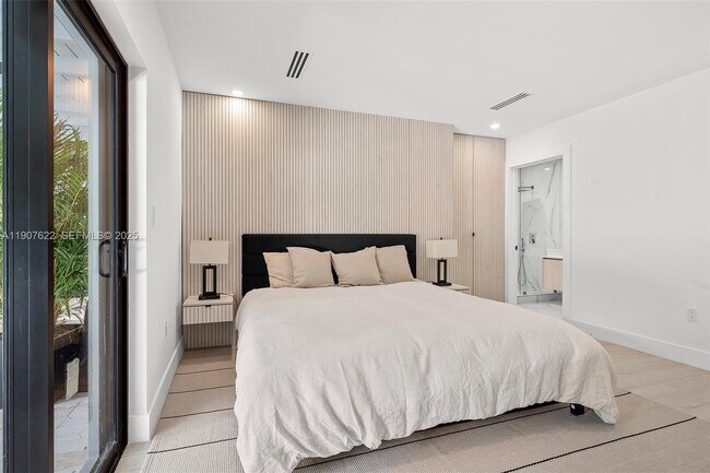 Building Photo - 15121 SW 69th Ct