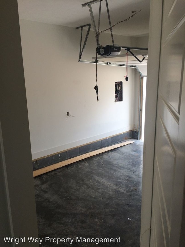 Building Photo - 1138 Kenton St