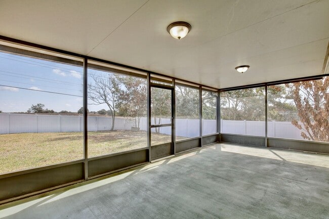 Building Photo - Spacious 3/2 with 2-Car Garage Home in Louisa Pointe Community - Clermont!