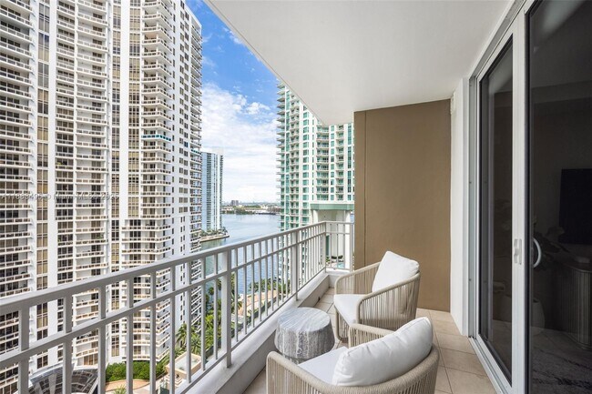 Building Photo - 801 Brickell Key Blvd