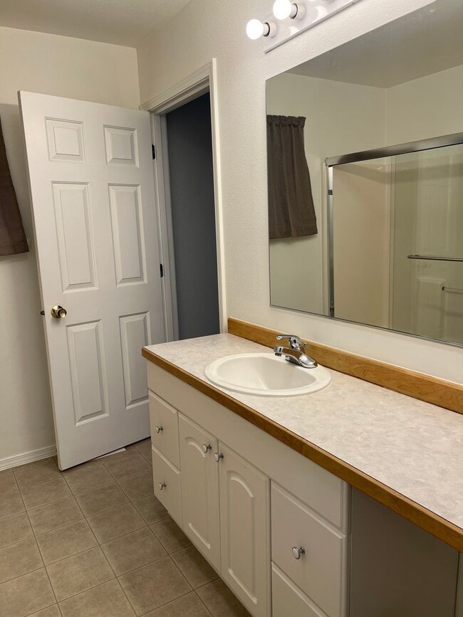 Building Photo - Prime Location in Wasilla