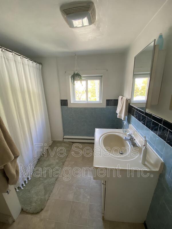 Building Photo - 351 S Winooski Ave