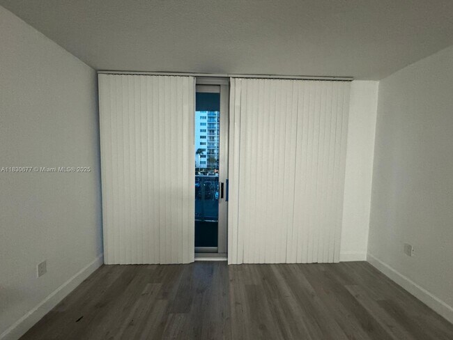 Building Photo - 7501 E Treasure Dr