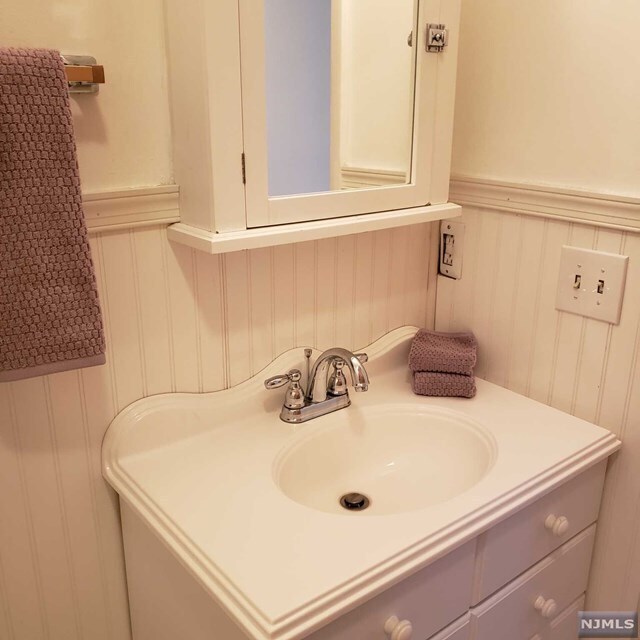 Building Photo - 635 Schuyler Ave