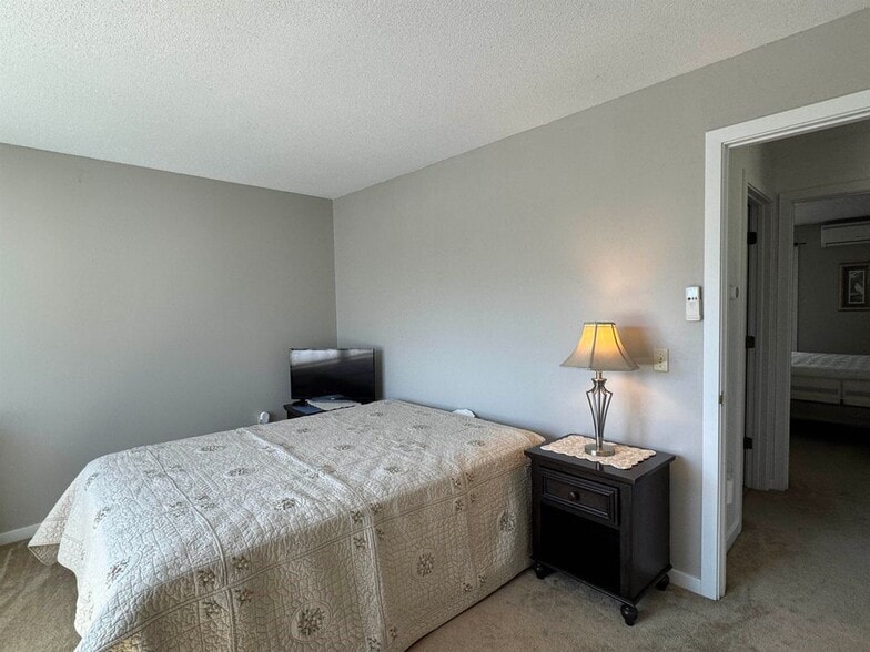 Building Photo - 158 Riverside Heights
