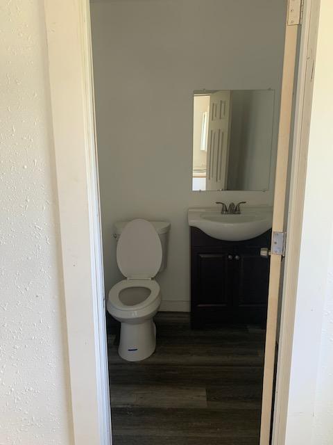 Building Photo - 610 Custer St