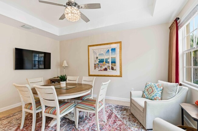 Building Photo - 11850 Valencia Gardens Ave