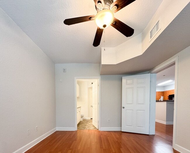 Building Photo - The Grande Downtown - Spacious 1 Bedroom Corner Unit AVAILABLE NOW!