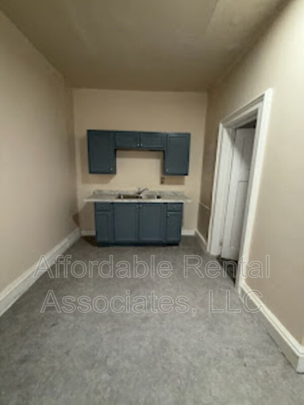 Building Photo - 1240 W Washington St