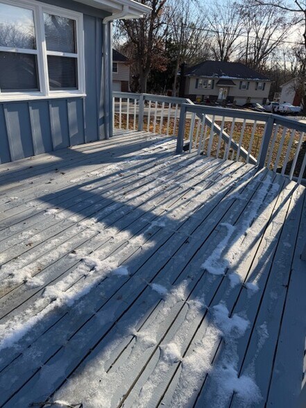 Building Photo - 6527 NW Fairway Dr