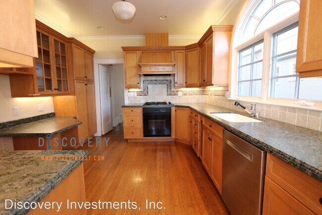Building Photo - 4 br, 2.5 bath House - 532 Magnolia Avenue