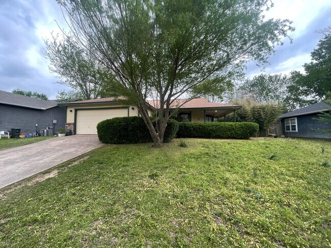 Building Photo - **COMING MID-JUNE** Located off Wedington Dr! 3 Bedroom 2 Bathroom Single Family Home!
