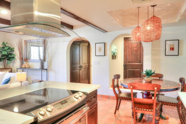 Building Photo - 7557 N Dreamy Draw Dr