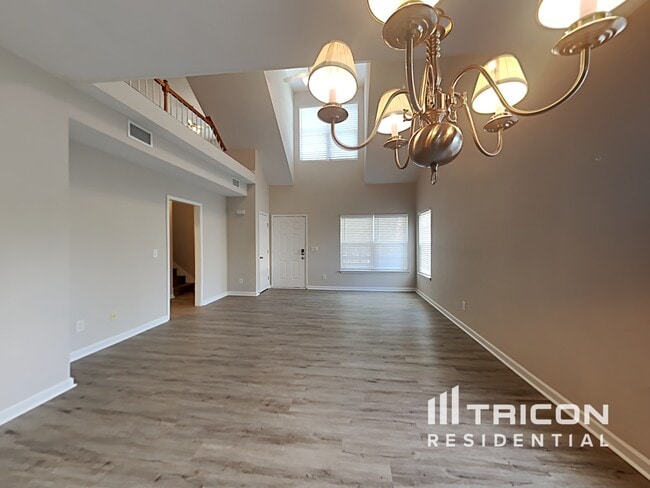Building Photo - 142 Lyndhurst Dr