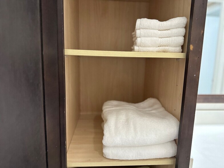 Building Photo - 12848 Queensbury Ln