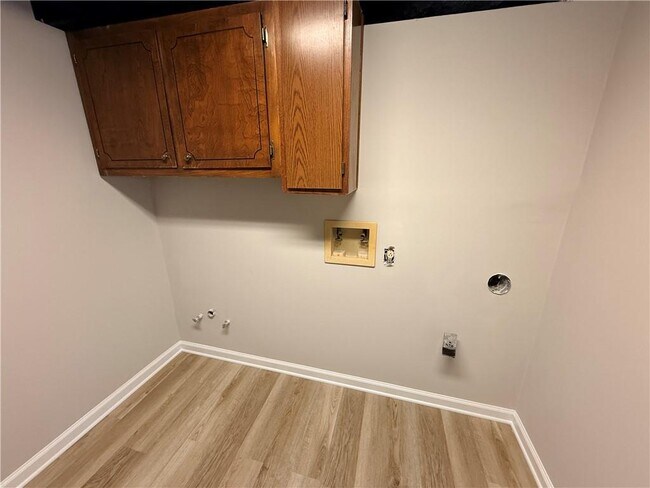 Building Photo - 1351 Old Johnson Ferry Rd NE