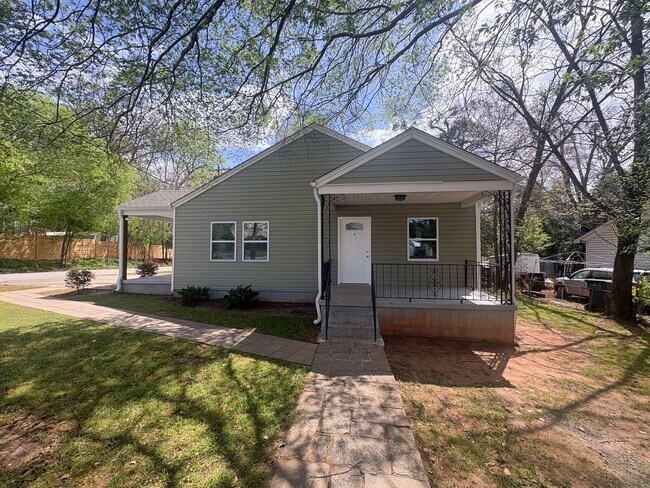 Building Photo - Brand New Renovated 2/1 Available Now!