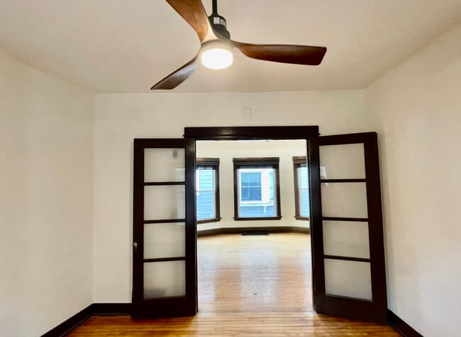 Building Photo - 2049 E Washington Ave