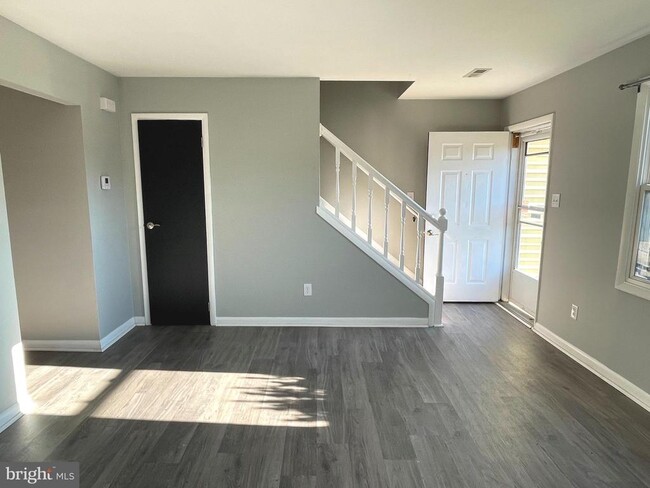Building Photo - 5241 Daffodil Dr