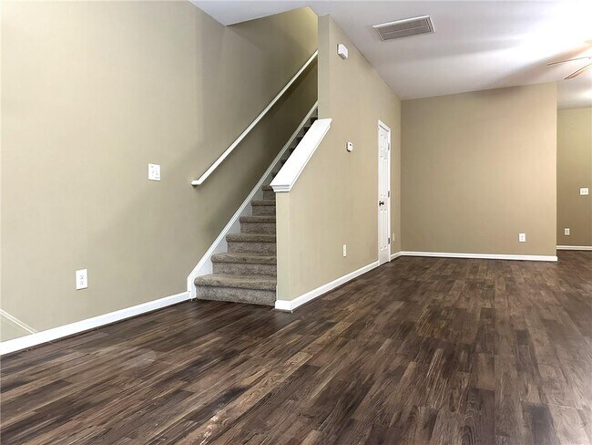 Building Photo - 538 Oakside Pl