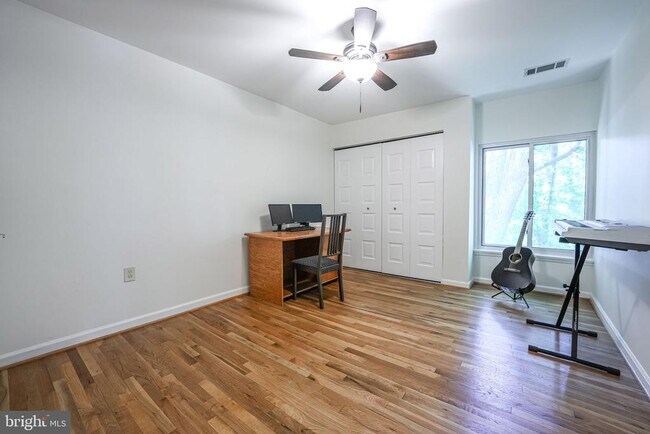 Building Photo - 4908 Sauquoit Ln