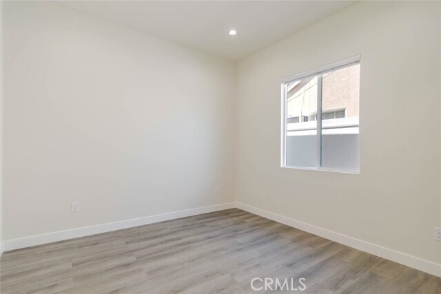 Building Photo - 10654 Nassau Ave